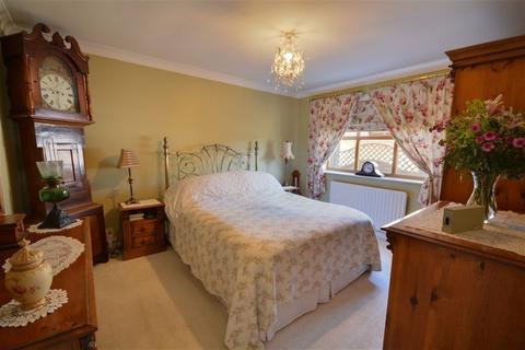 3 bedroom bungalow to rent, Flounders Hill, Ackworth, WF7