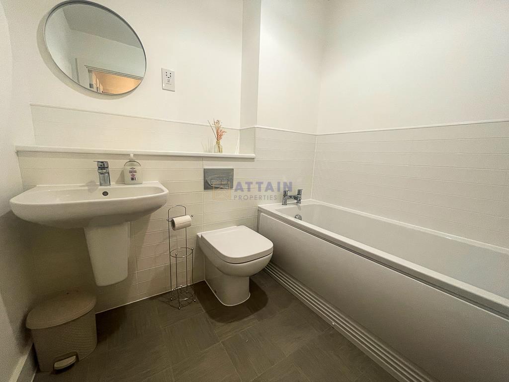 Main bathroom.jpg