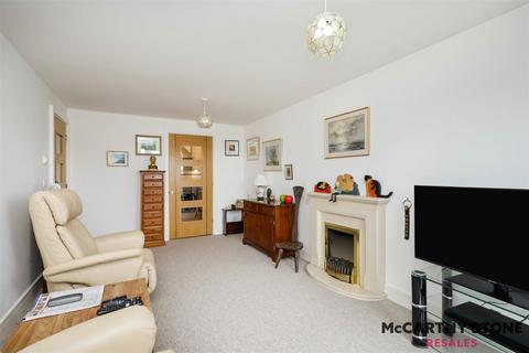 1 bedroom apartment for sale, Martello Court, Jevington Gardens, Eastboure