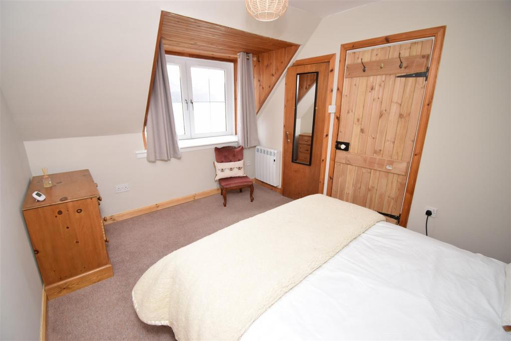Bedroom two (2).jpg