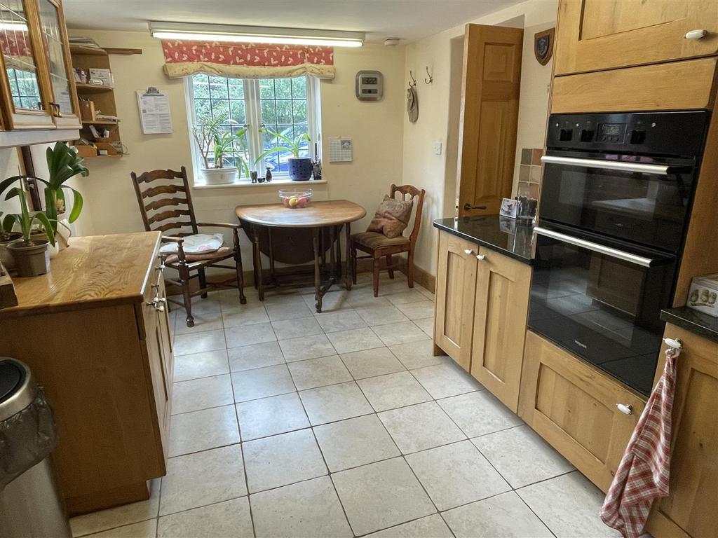 Dining Area.JPG