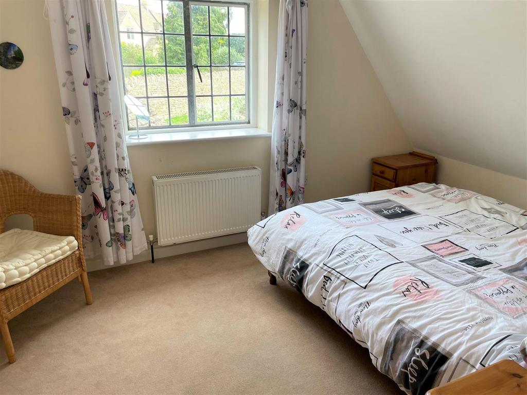 Bedroom 1.JPG