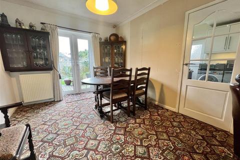 5 Beacon Brow, Bradford, BD6 3DE