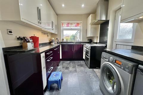 5 Beacon Brow, Bradford, BD6 3DE