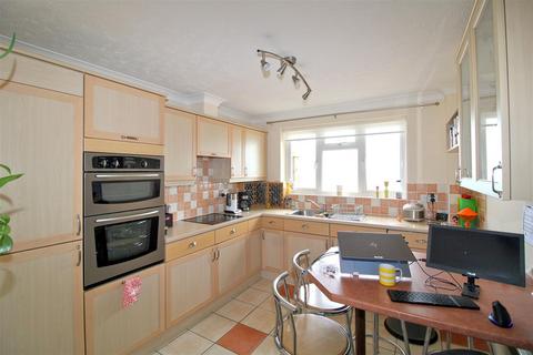 2 bedroom flat for sale, West Beach Court, 54 Marine Parade, Seaford