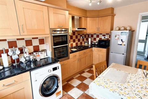 4 bedroom semi-detached house for sale, Wentworth Road, Off Gainsborough Drive, Sydenham