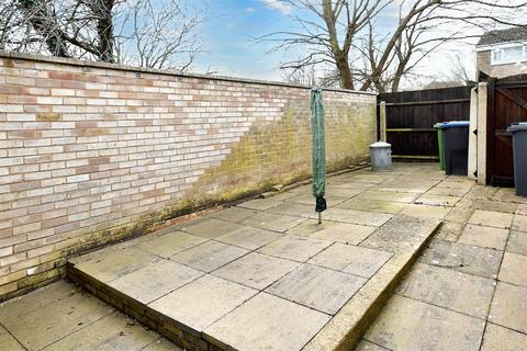 4 bedroom semi-detached house for sale, Wentworth Road, Off Gainsborough Drive, Sydenham