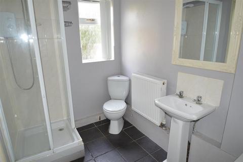3 bedroom end of terrace house to rent, Camborne Drive, Nottingham