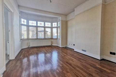 2 bedroom flat for sale, QUEENS ROAD, Leigh On Sea