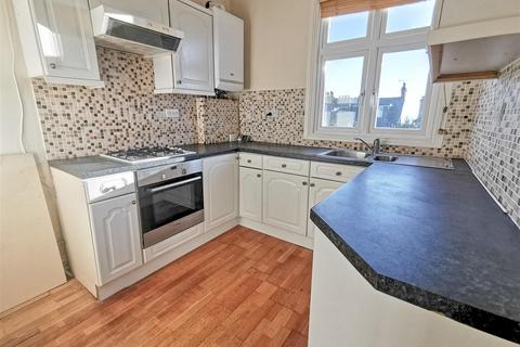 2 bedroom flat for sale, QUEENS ROAD, Leigh On Sea
