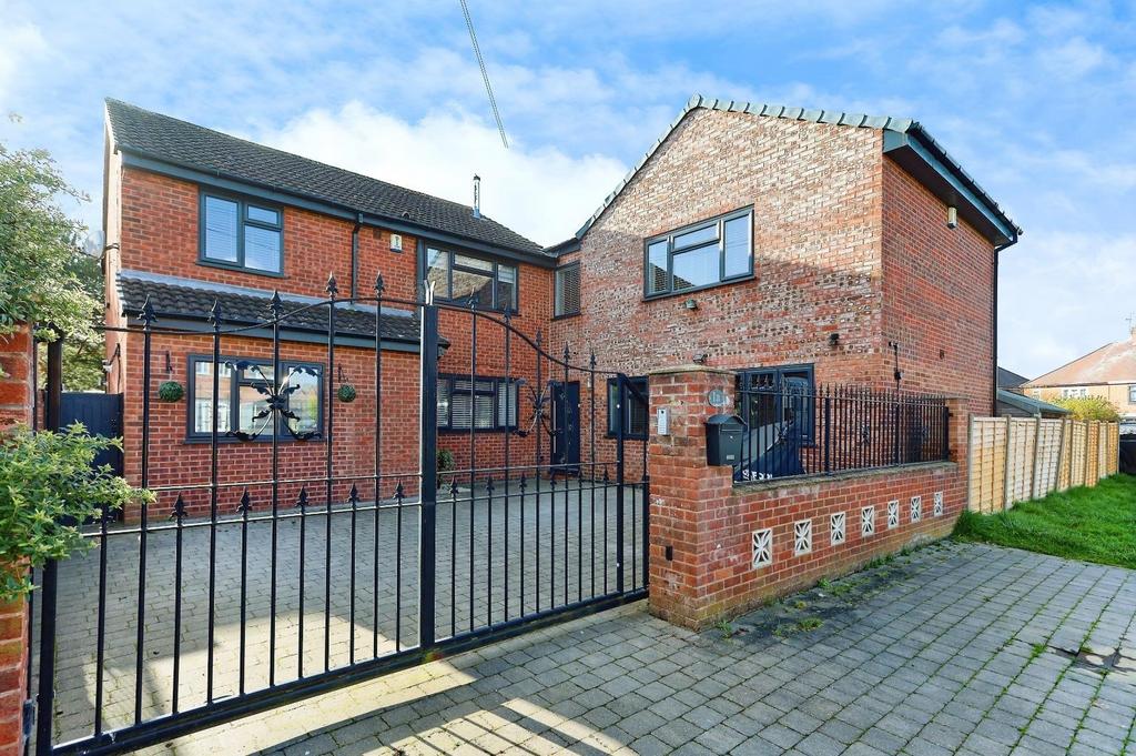 St. Helena Road, Polesworth, Tamworth 5 bed detached house for sale £