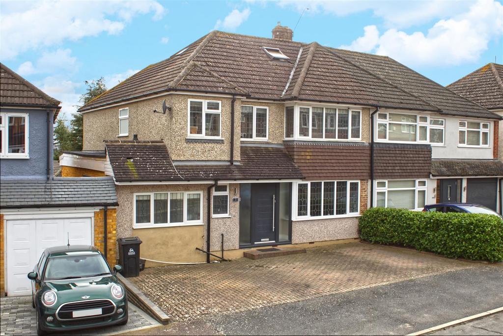Sheldon Close, Cheshunt, Waltham Cross 5 bed semidetached house for