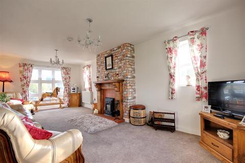 3 bedroom detached house for sale - North Moor Lane, Cottingham