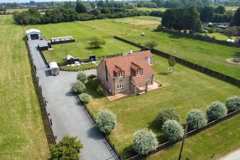 3 bedroom detached house for sale, North Moor Lane, Cottingham