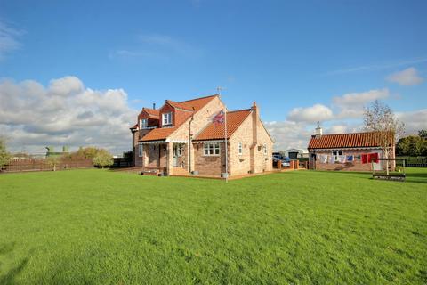 3 bedroom detached house for sale, North Moor Lane, Cottingham