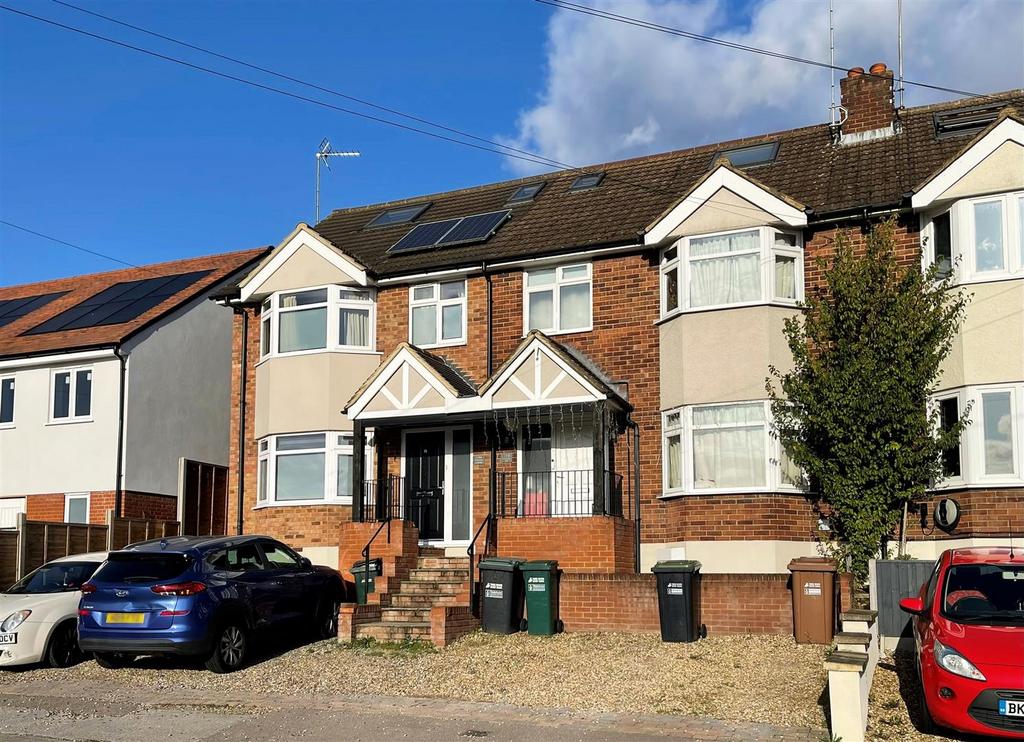 Primrose Hill, Kings Langley 4 bed terraced house for sale £575,000