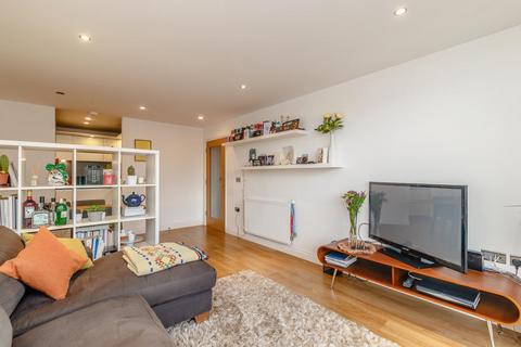 2 bedroom flat to rent - Findlay House, 7 Trevithick Way, London
