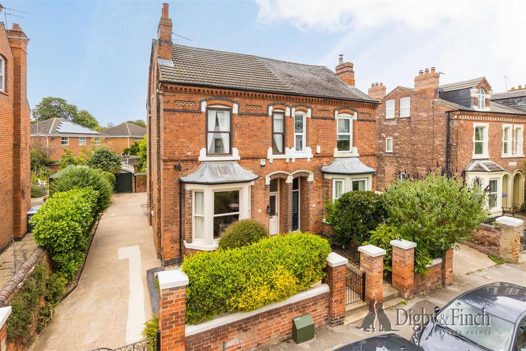 Lorne Grove, RadcliffeOnTrent... 5 bed semidetached house for sale