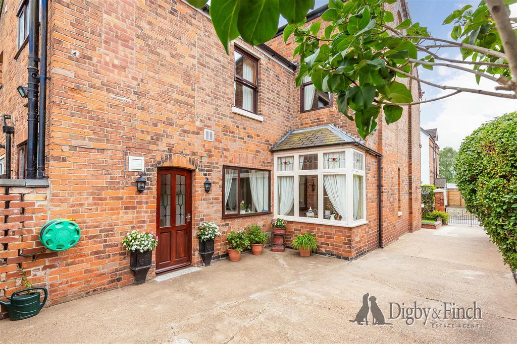 16 Lorne Grove, Radcliffe on Trent, NG12 2 FX-9wate