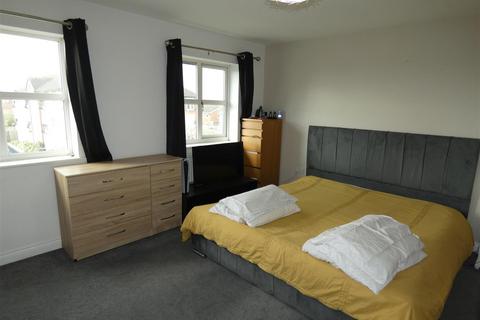 4 bedroom townhouse to rent, North Street, Crewe