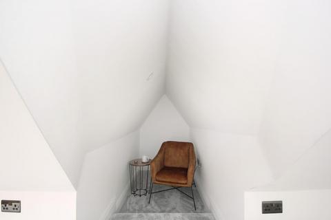 Flat 3, 8 King Edwards Gardens, London, W3 9RG