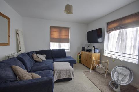 2 bedroom flat for sale, Crabapple Road, Tonbridge TN9