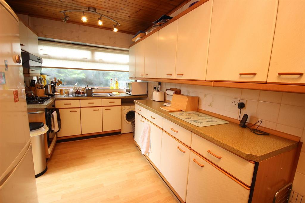 Brier Mill Road, Halesowen B63 3 bed semidetached house for sale £