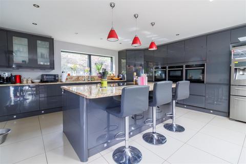 6 bedroom detached house for sale, The Street, Wallington SG7