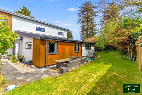 6 bedroom detached house for sale, The Street, Wallington SG7
