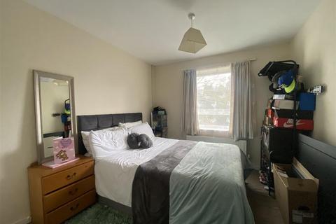3 bedroom flat for sale - Montgomery Road, Farnborough GU14