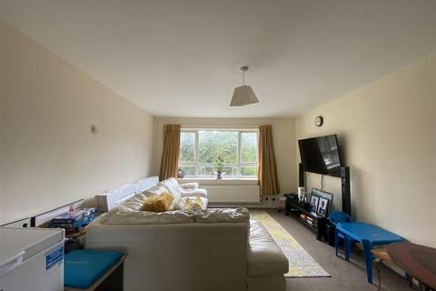 3 bedroom flat for sale - Montgomery Road, Farnborough GU14