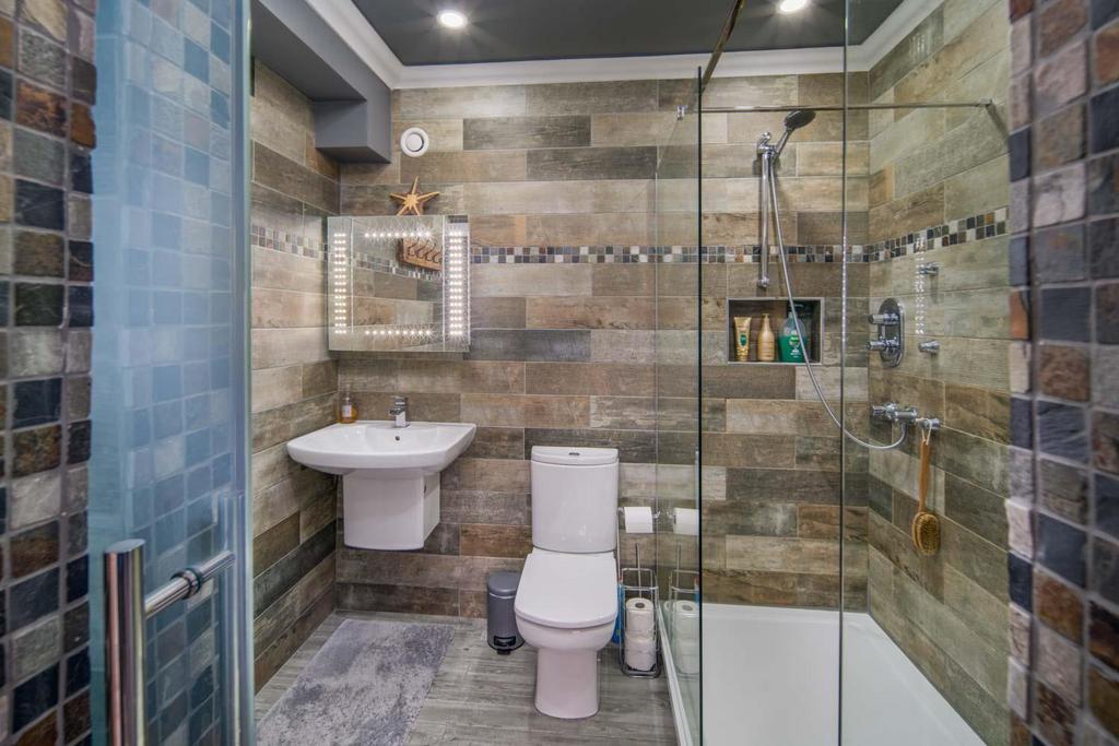 Shower Room En Suite