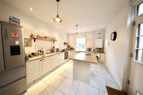 4 bedroom terraced house for sale, Park Avenue, Hull