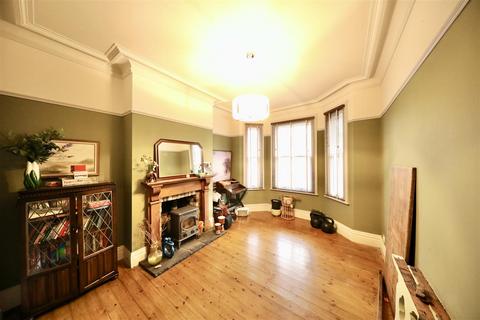 4 bedroom terraced house for sale, Park Avenue, Hull