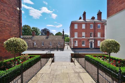 6 bedroom townhouse for sale - Castle Street, Hereford