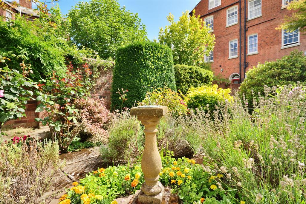 10 Castle Street Hereford - 087.jpg