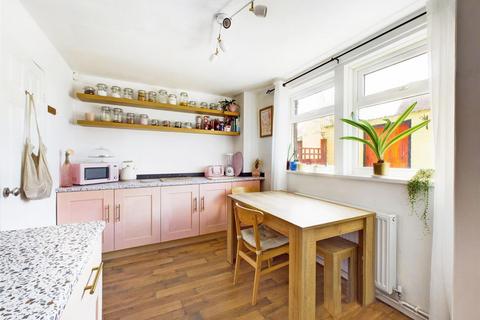 3 bedroom semi-detached house for sale, Pepper Road, Nottingham NG14