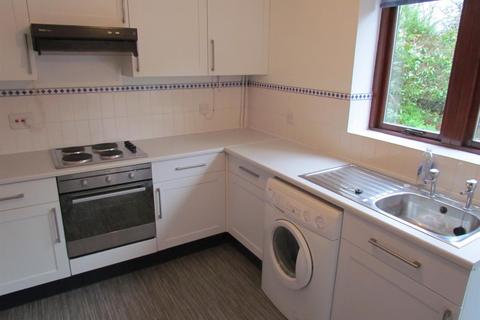 2 bedroom semi-detached house to rent, Shenley Lodge