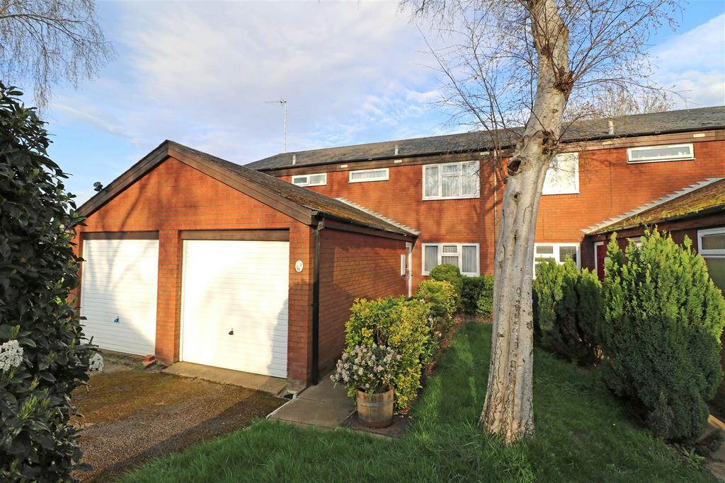 Malham Road, Woodloes Park, Warwick 3 bed terraced house for sale £