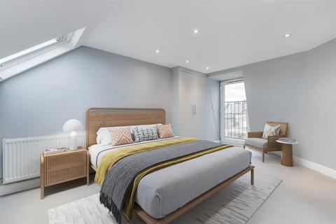 3 bedroom flat to rent - Heythorp Street, London