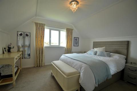 4 bedroom detached house for sale - Totland Bay