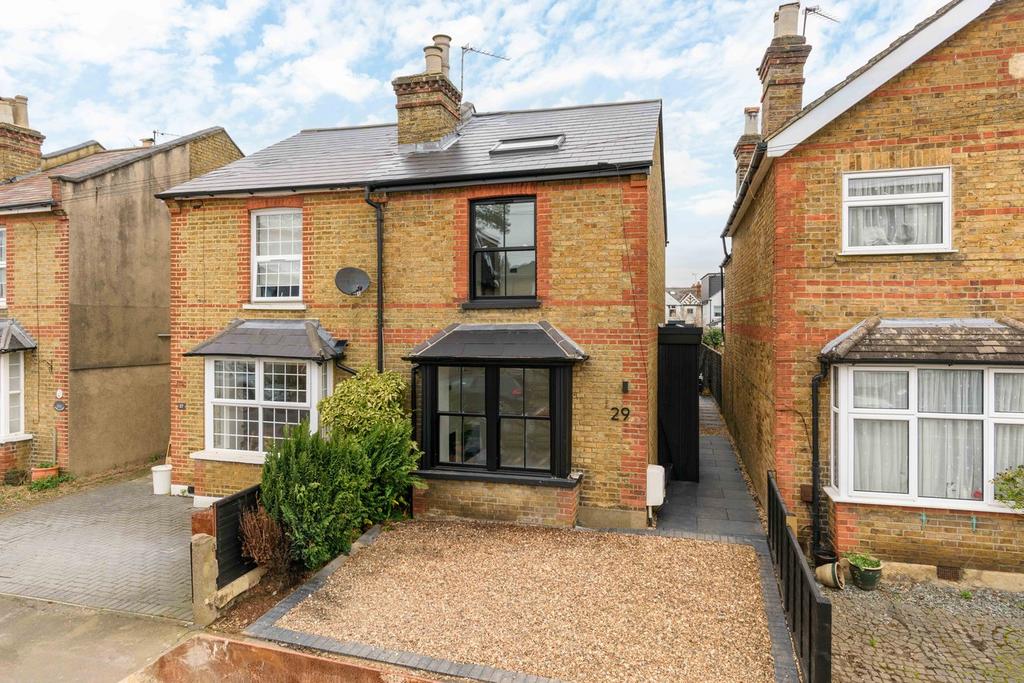 Albany Road, Hersham, KT12 3 bed semidetached house for sale £750,000