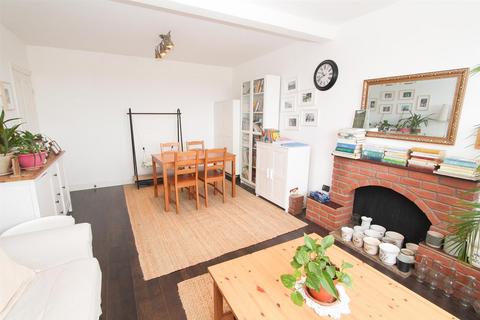 2 bedroom flat for sale, Parkgate Road, Wallington SM6