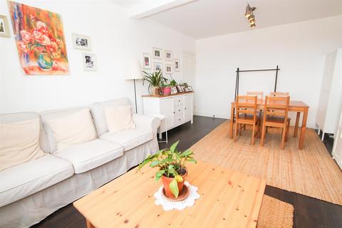 12 Orchard Court, Wallington, SM6 0AN