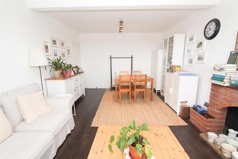12 Orchard Court, Wallington, SM6 0AN