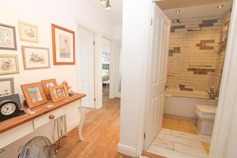 12 Orchard Court, Wallington, SM6 0AN