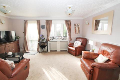 2 bedroom end of terrace house for sale, Prince Charles Way, Wallington SM6
