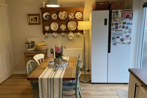 22 Calder Close, Mirfield, WF14 8JG