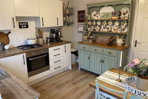 22 Calder Close, Mirfield, WF14 8JG