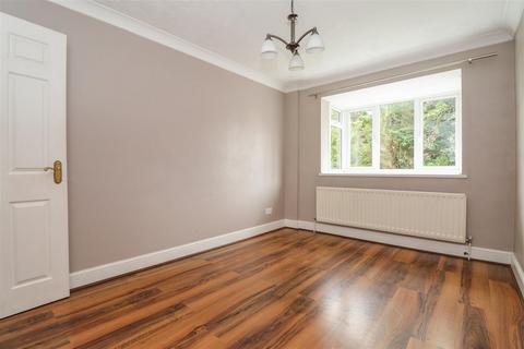4 bedroom detached house for sale - Porchester Close, Southwater, Horsham